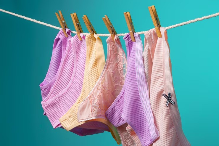 keputihan normal, celana dalam bolong, keputihan merusak kain, penyebab celana dalam cepat rusak, perawatan area kewanitaan, tips merawat celana dalam, pantyliner organik, nonawoman indonesia, kesehatan wanita, keputihan abnormal